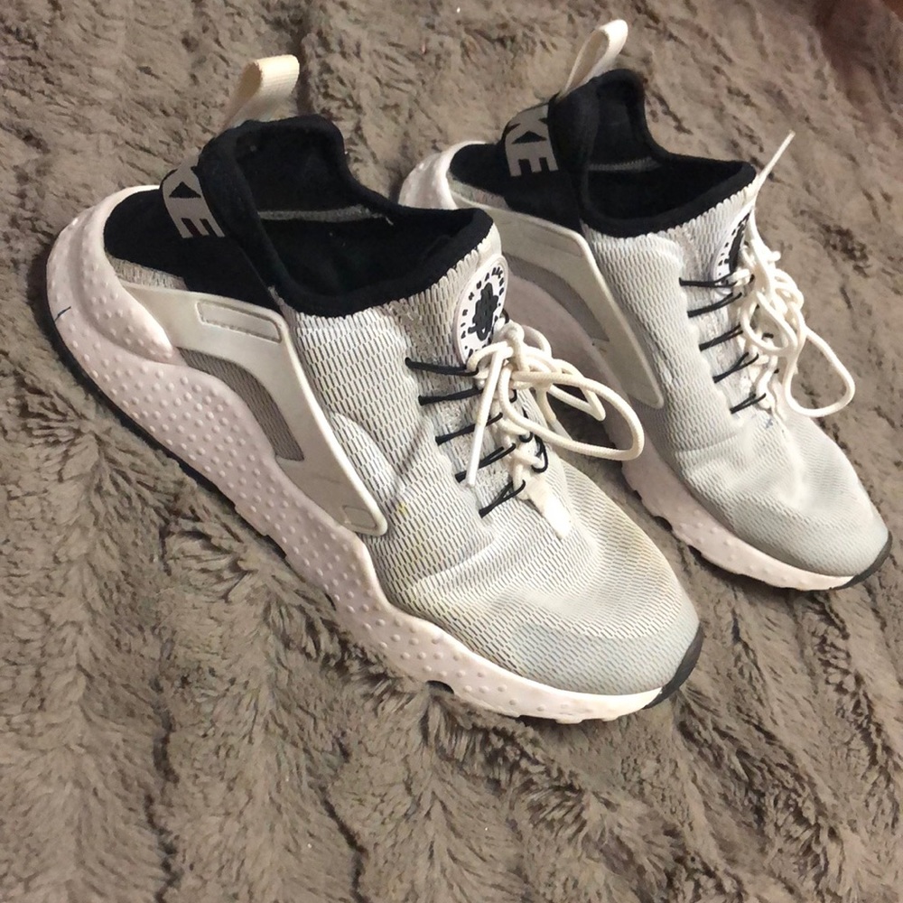 Nike Air Huarache women 8.5